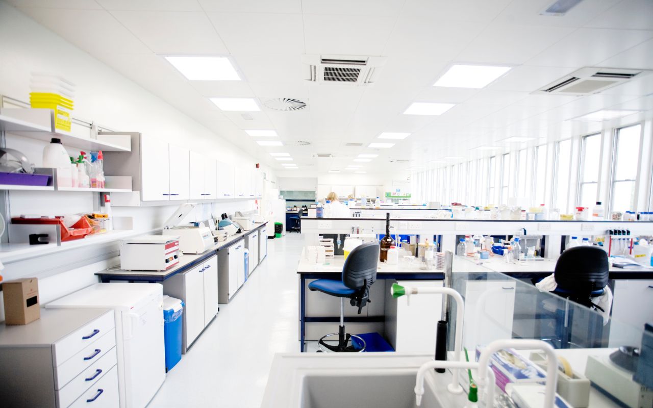 Cytotoxic Biosafety Cabinet 7 Toxicology & Biochemistry Labs